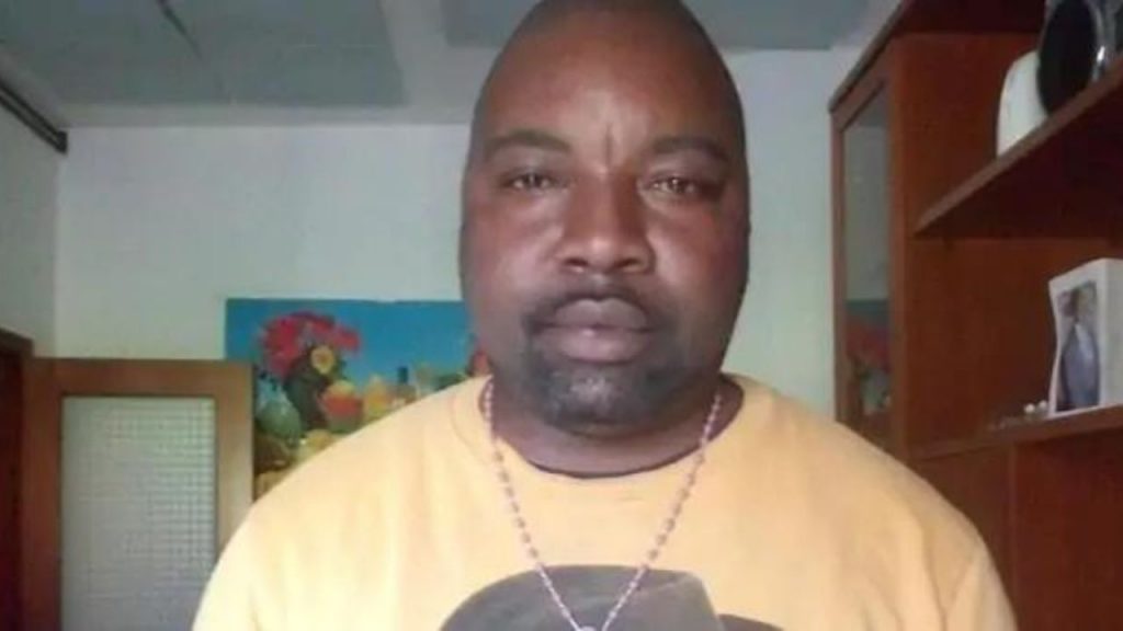 Italiano mata vendedor ambulante