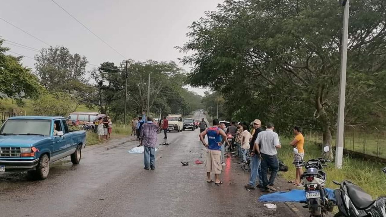 ¡Tragedia! Motociclistas impactan en Comayagua dejando tres muertos y tres heridos