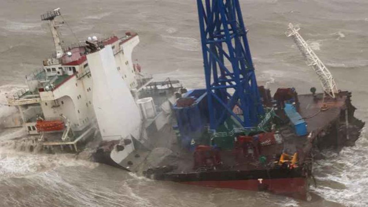 Al menos 27 desaparecidos tras hundirse buque grúa por tifón en sur de China