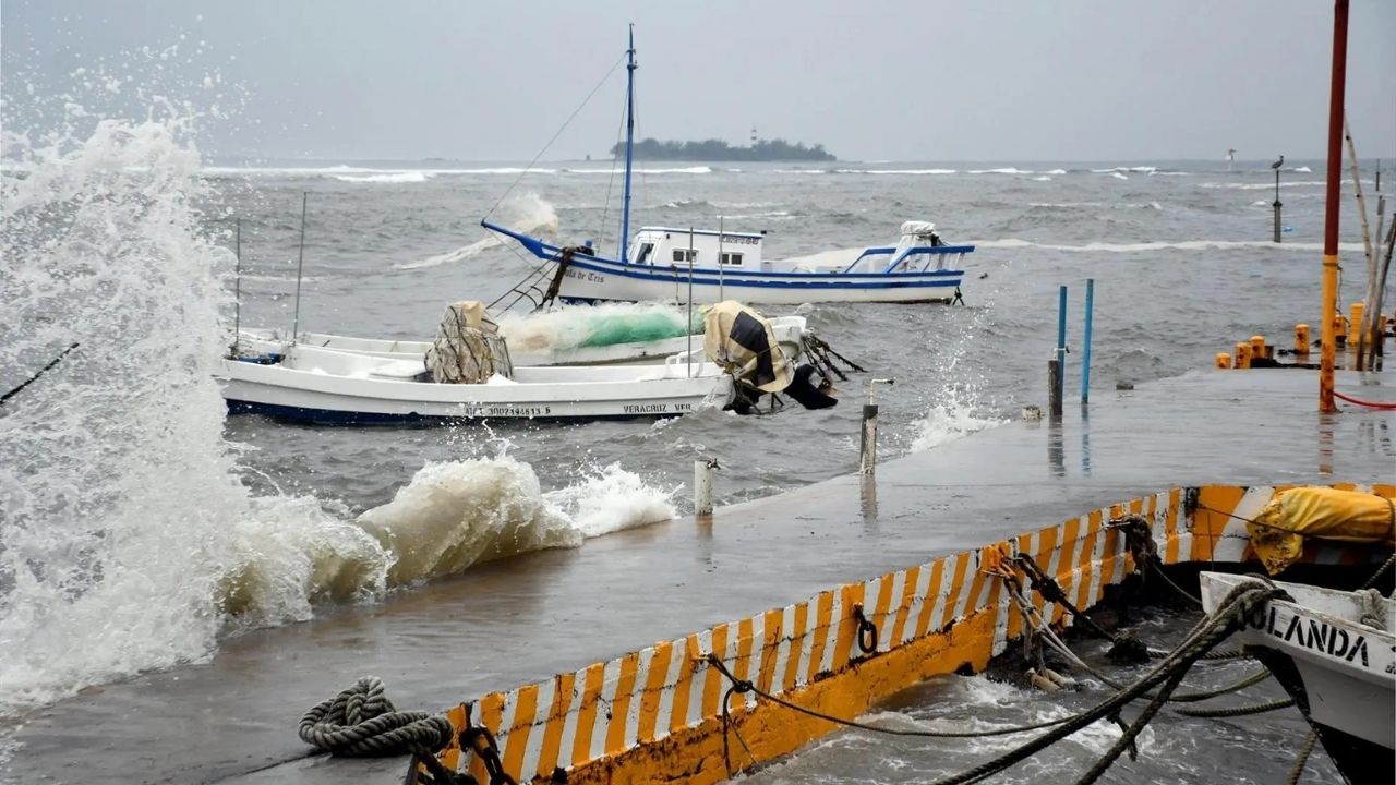 Bonnie se intensifica a huracán en el Pacífico de México