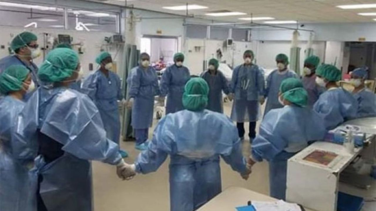 Al menos 100 médicos están contagiados de covid en Honduras