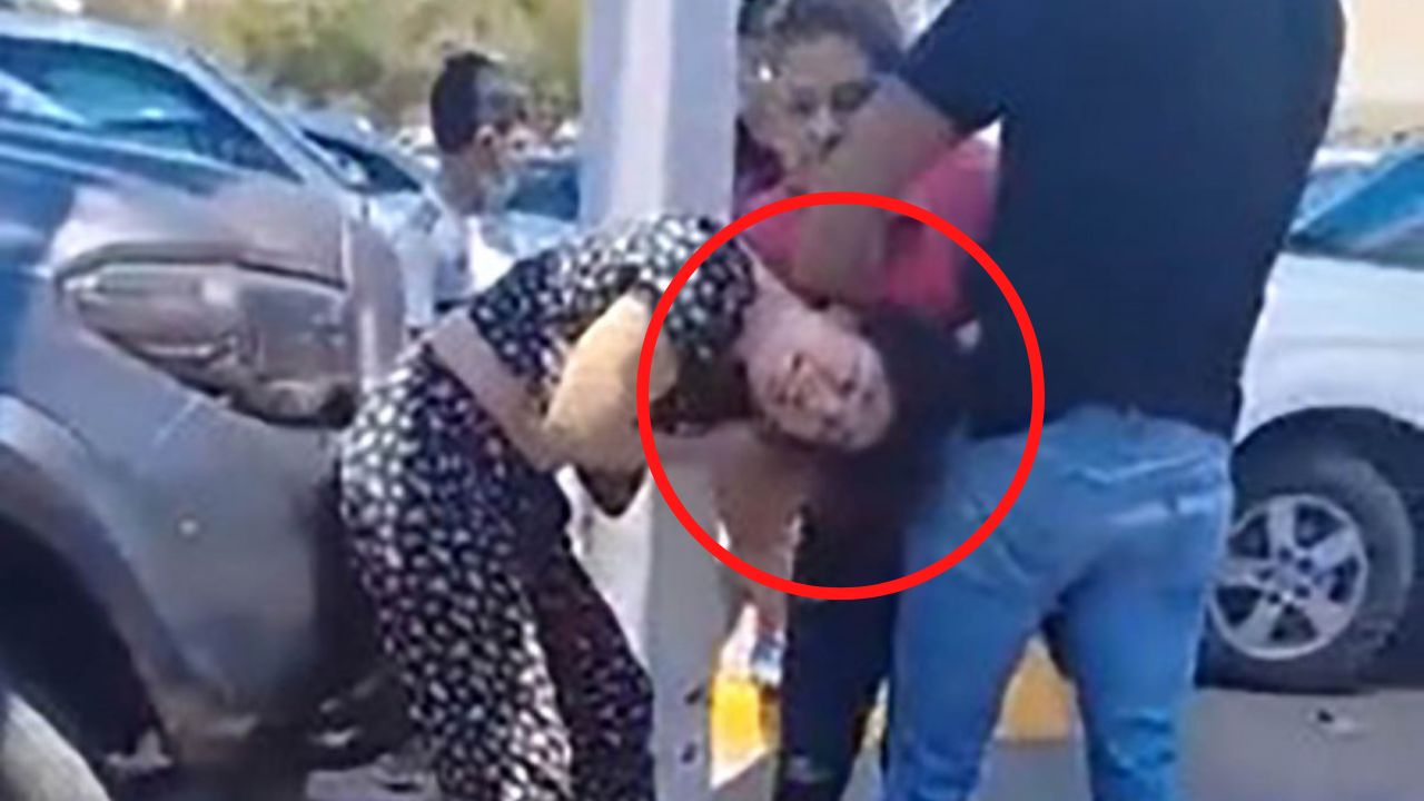 ‘La defiendes, perro’; mujer agarró del pelo a la amante de su esposo, así defendió a la otra