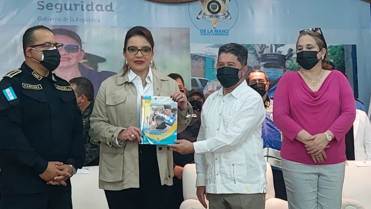 Gobierno de Xiomara Castro Lanza la Policía Comunitaria