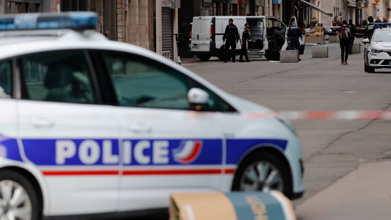 Hombre de 22 años confesó que asesinó a cinco familiares y Policía lo abate