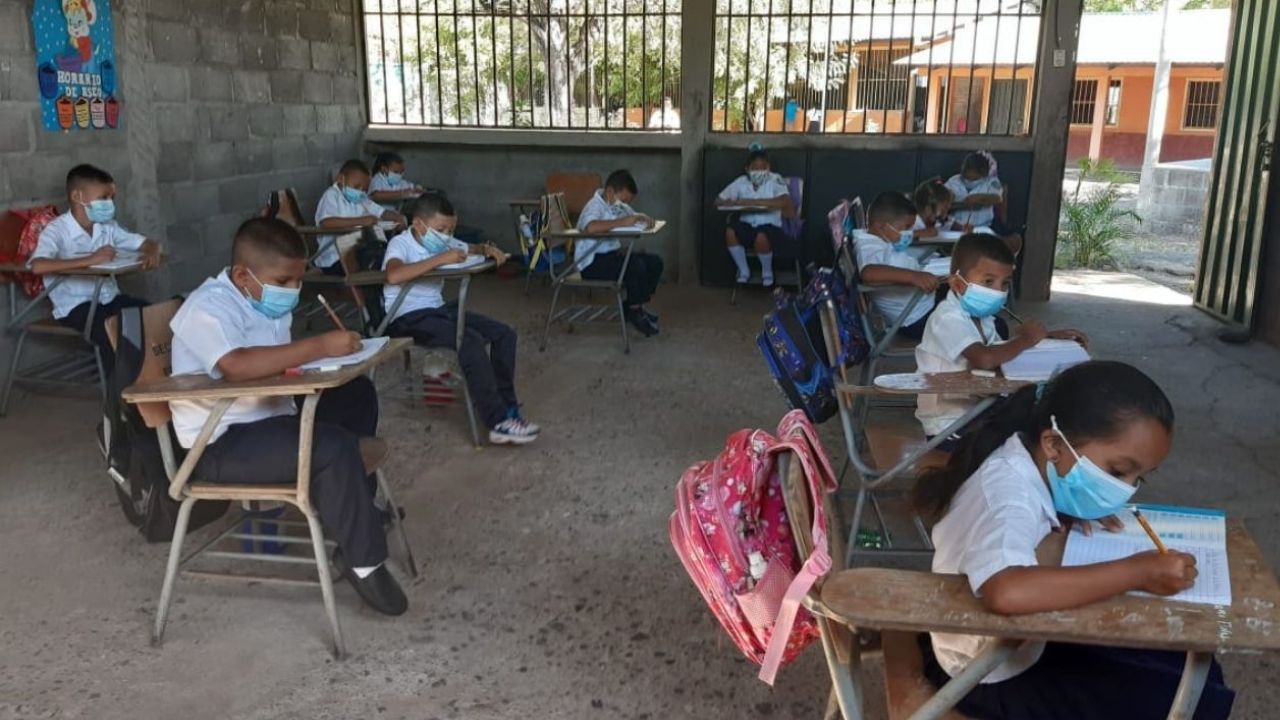 La tasa de analfabetismo en Honduras alcanza el 12%; maestros cubanos nos asesorarán para disminuirla, dice Sponda