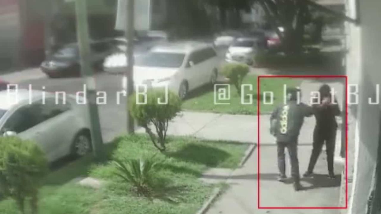 Robo frustrado: Ladrón le arrebata teléfono a una mujer en México, pero no se lo quedó