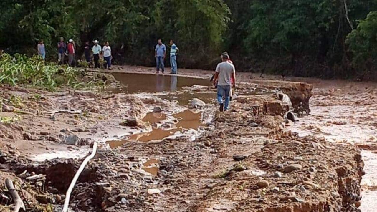 Peligro en carretera: Incomunicados Lempira y Santa Bárbara