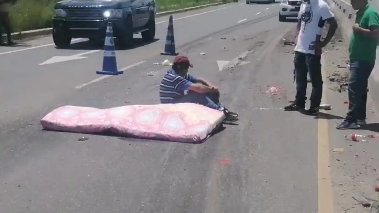 Joven hondureña muere tras impactar su vehículo en parte trasera de volqueta en la CA-5