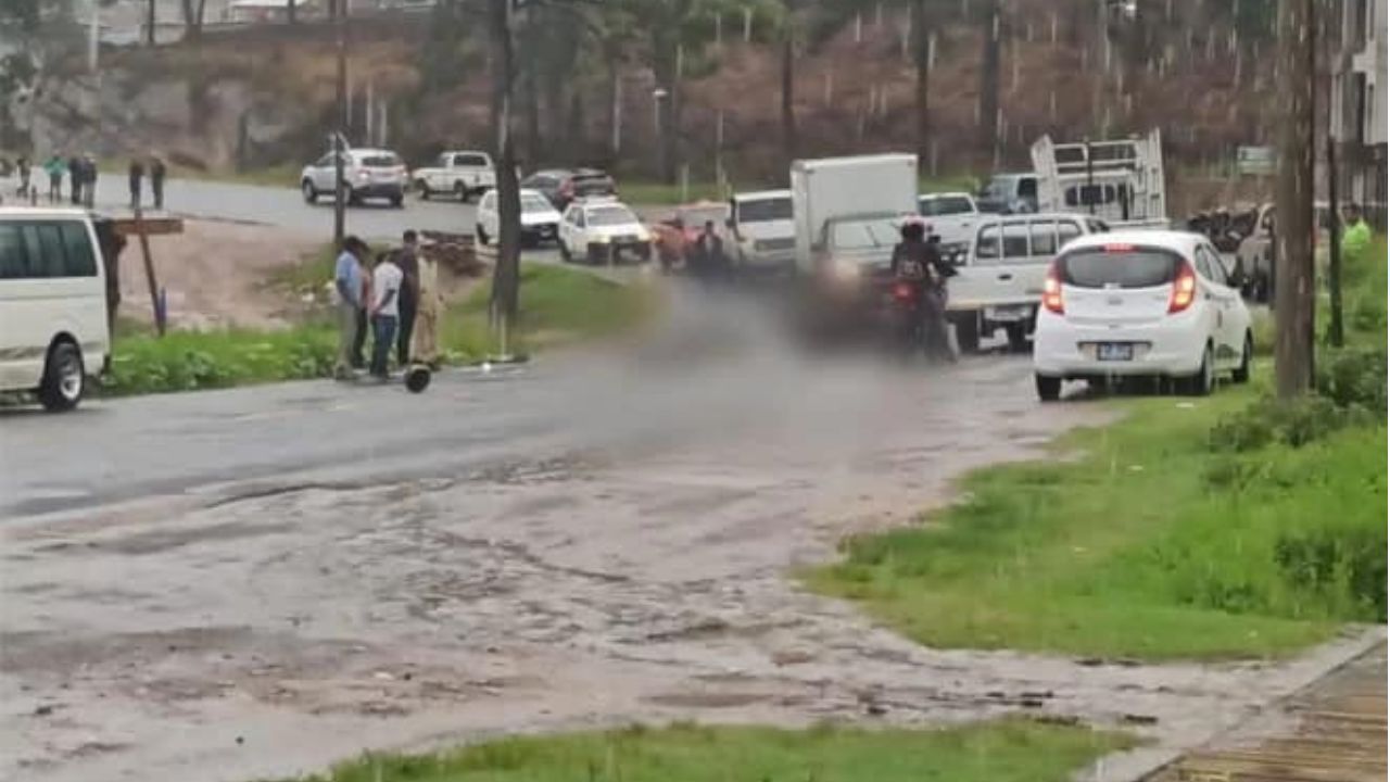 Militar hondureño y acompañante mueren en accidente vial por camión que le quitó derecho de vía