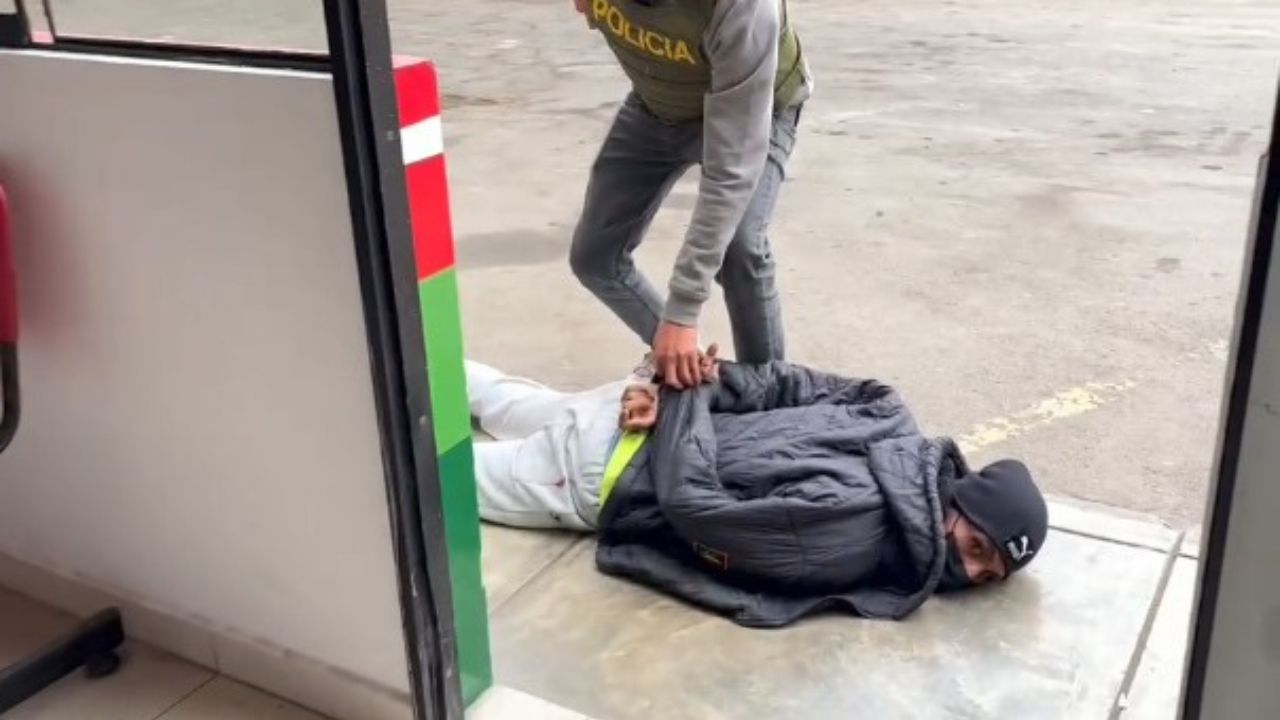 A mano armada: policías frustran asalto de dos ladrones a una agencia de viajes en Perú