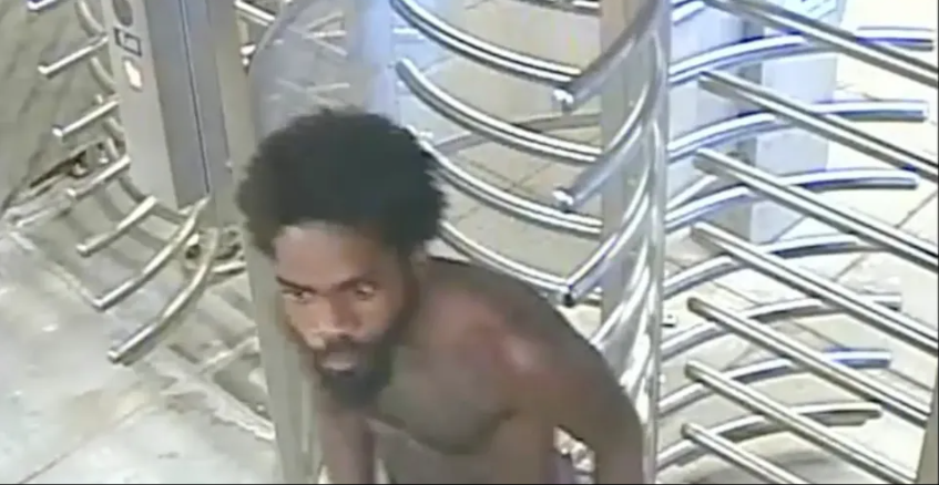 A pedradas atacaron a un hombre de la tercera edad en el metro de Nueva York