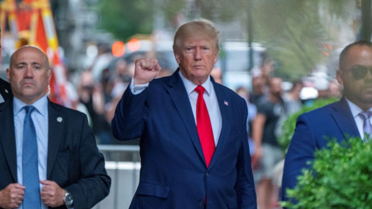 Fiscalía de EE. UU. pide mantener secreto el texto que motivó registro a Trump
