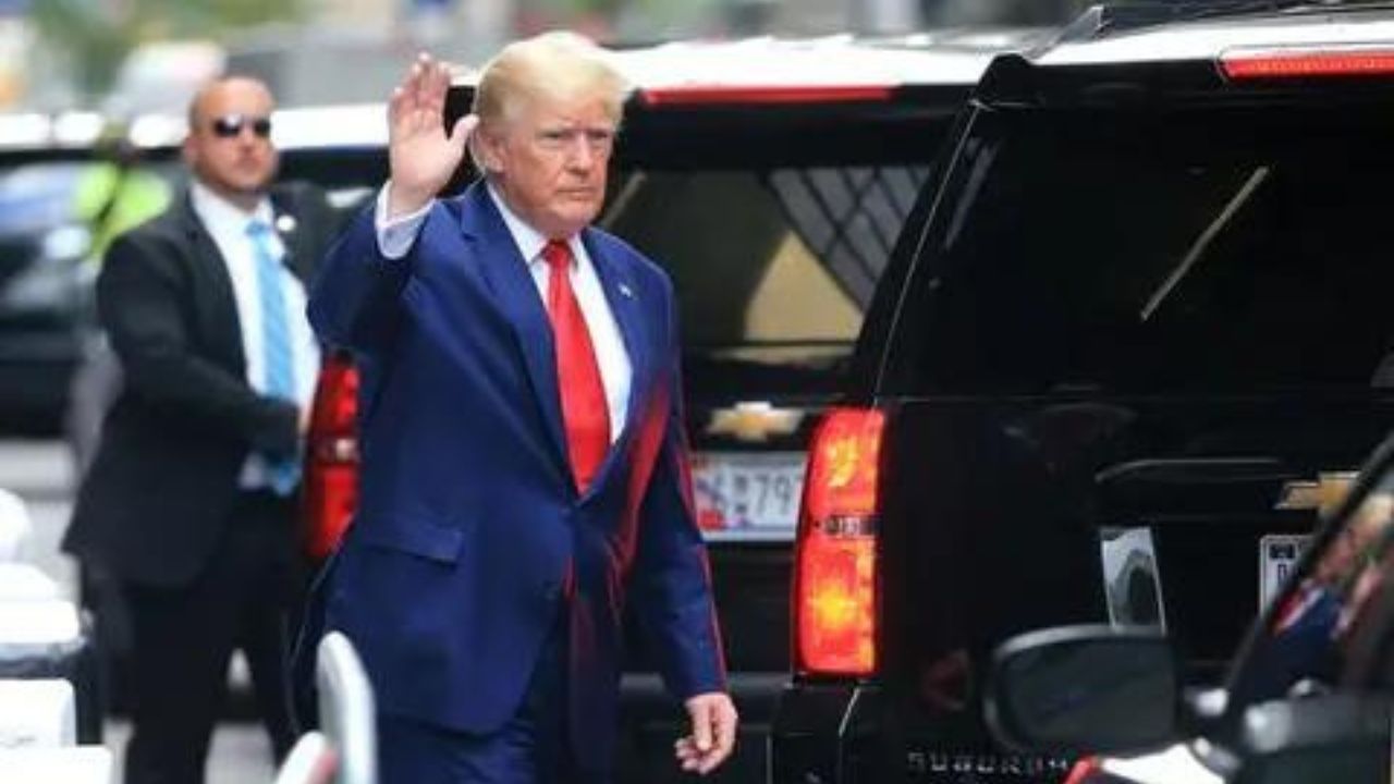 Jueza pide a Trump precisar demanda en la que pide supervisión del registro