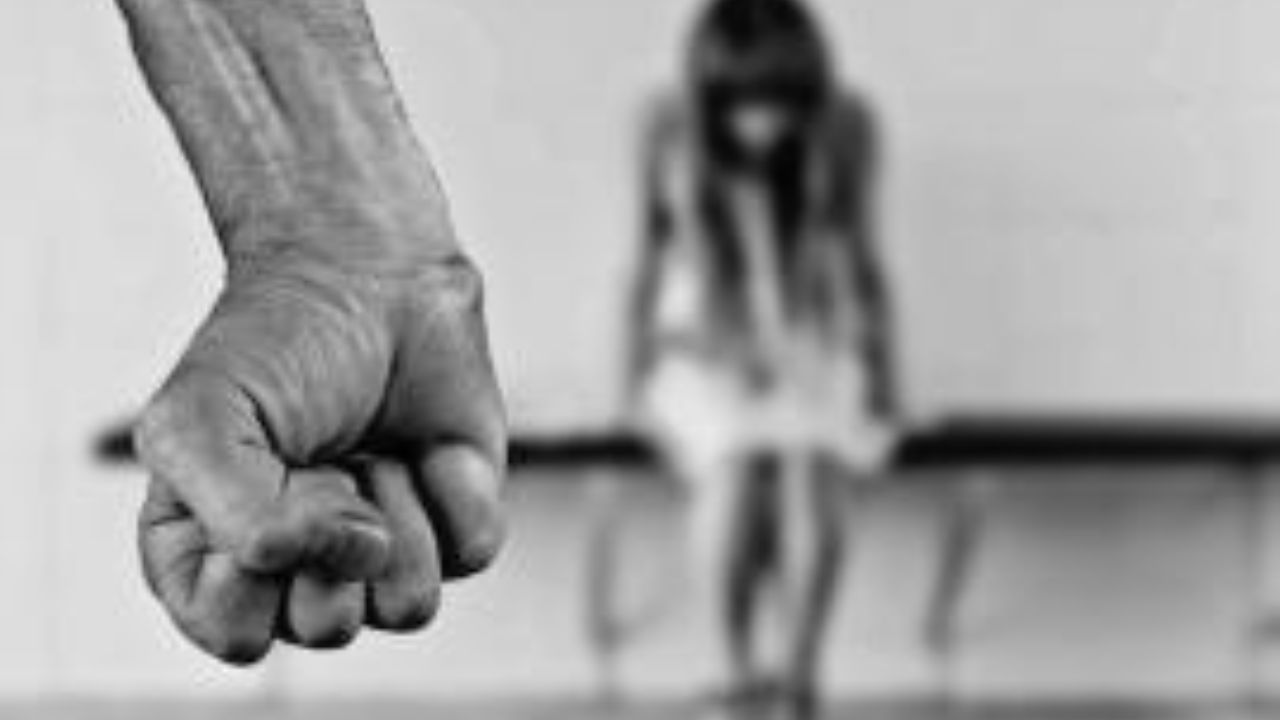 Hombre que obligaba a su hija a masturbarle pasará 11 años de prisión en España