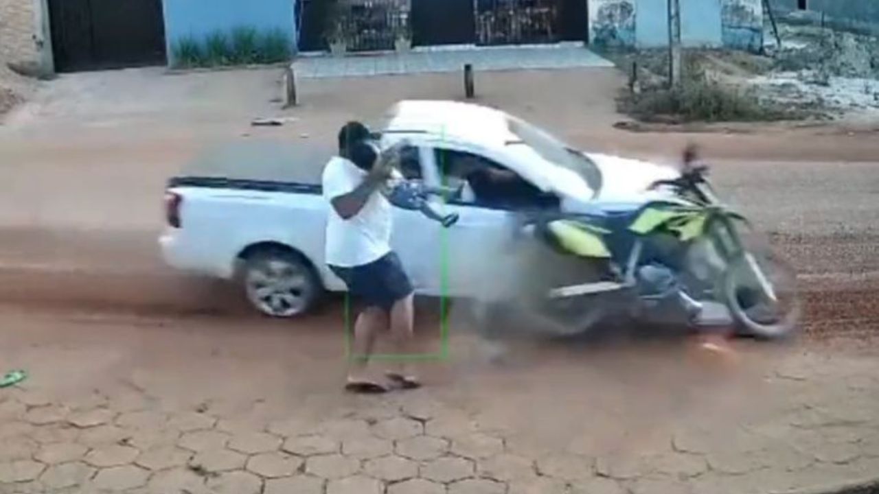 ¡Impresionante vídeo! Bebé se salva de morir atropellado por camioneta en Brasil