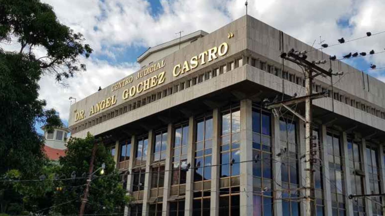 Mujer permitía que su hija fuera violada por su padrastro