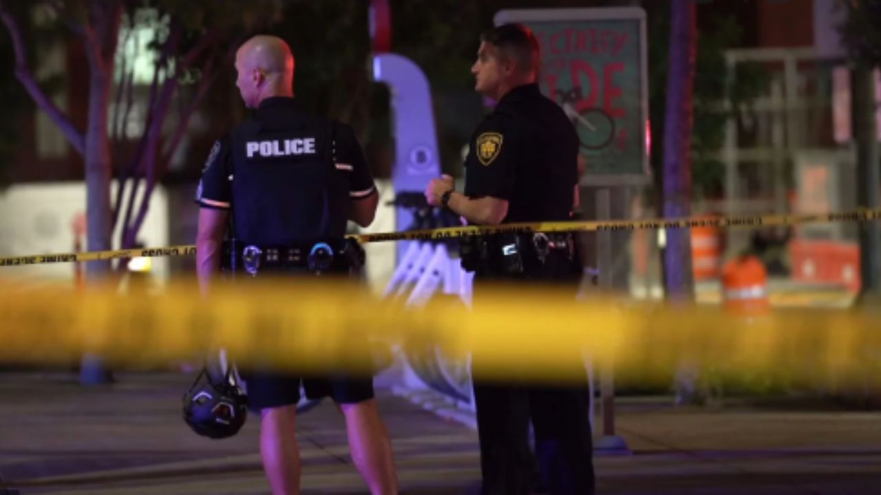 Cubierta de moho y llagas hallaron a madre que se suponía  era cuidada por sus hijos en Texas