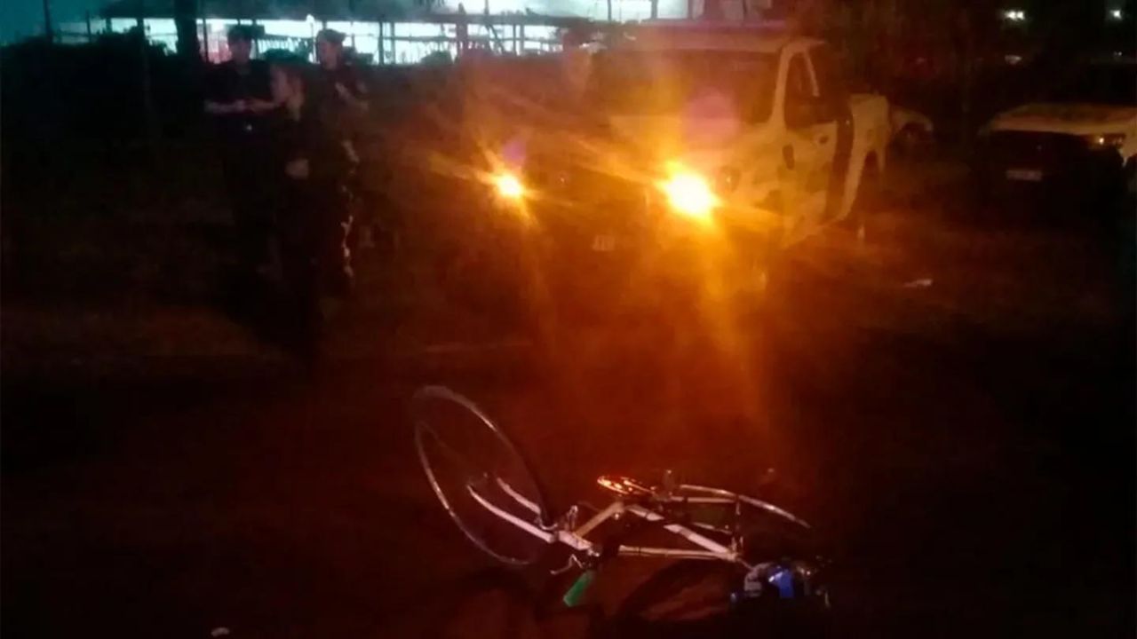 Docente murió tras ser lanzado contra camión por niño de 13 años que intentó robarle la bici