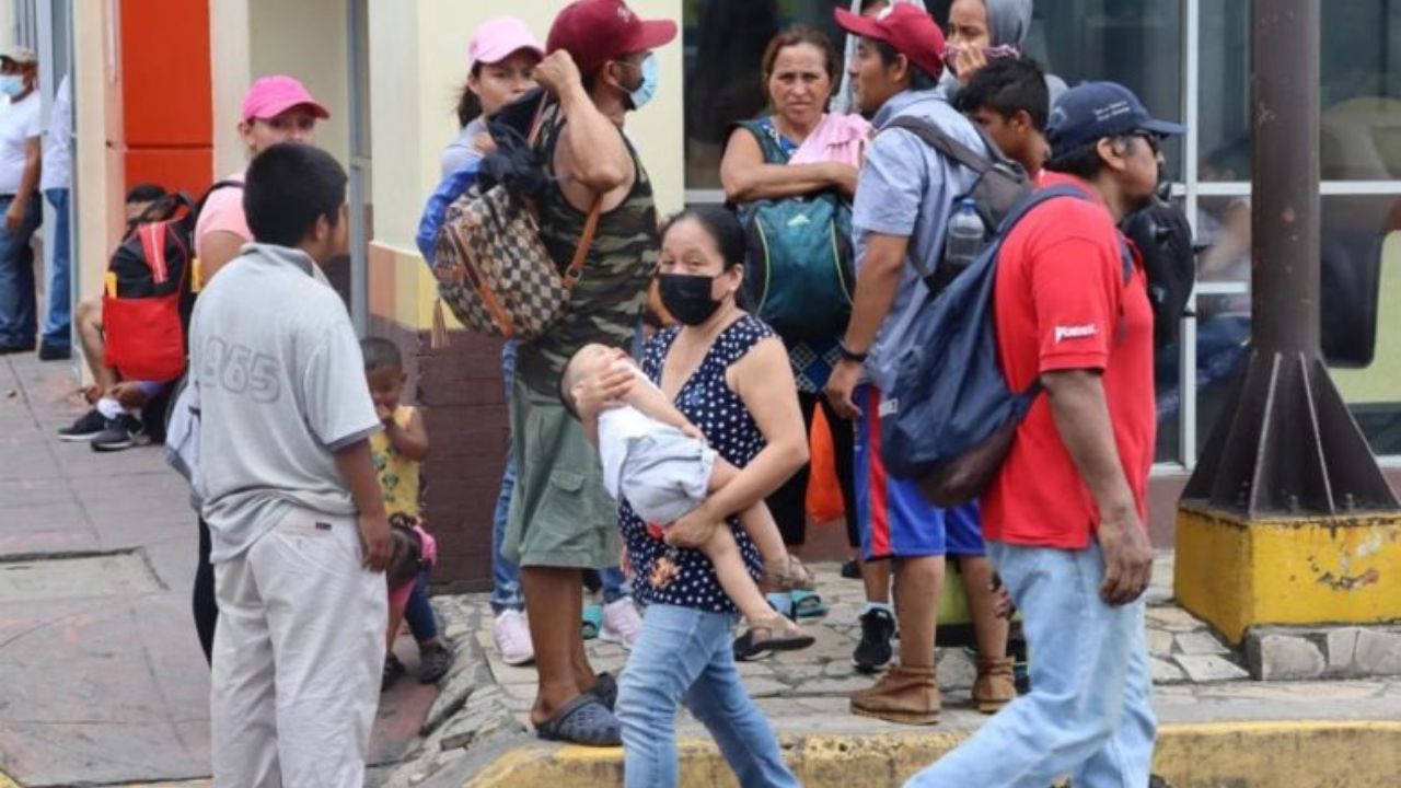 Nueva caravana migrante en el sur mexicano amenaza con salir hacia EE. UU.