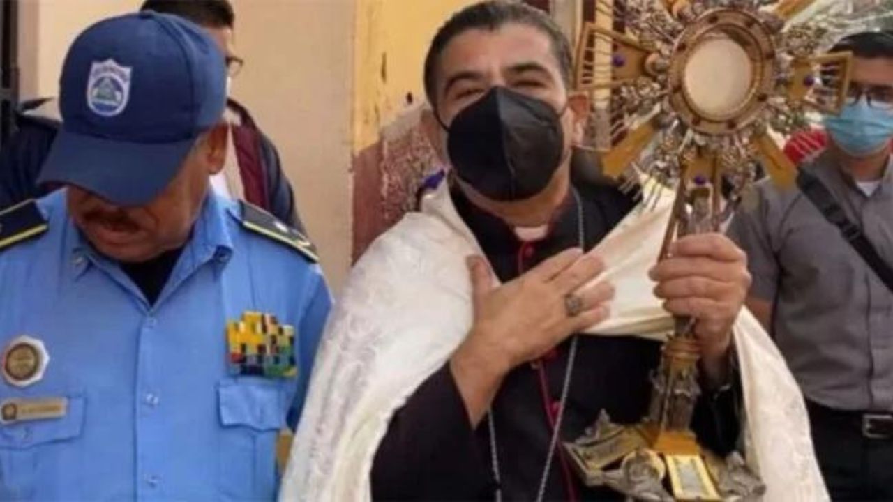 Iglesias de Centroamérica se solidarizan por detención de obispo nicaragüense