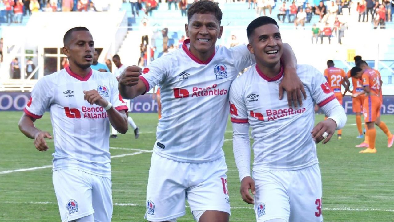 Olimpia sigue afianzado en el liderato tras someter a los Lobos en el Chelato Uclés
