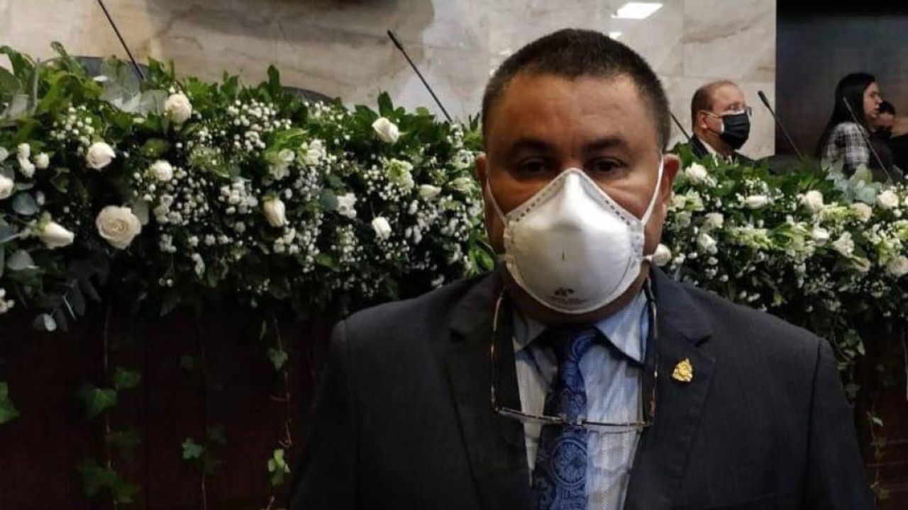 Carlos Umaña: 'Ley de Defensa no se aprobará sin consenso de las tres bancadas'