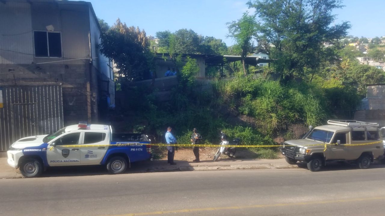 Hondureño estaba de cumple y sicarios llegaron a matarlo al patio de su casa