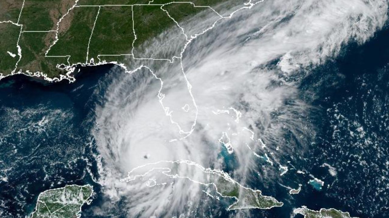 Huracán Ian va hacia Florida con vientos de 195 kilómetros por hora que pueden aumentar