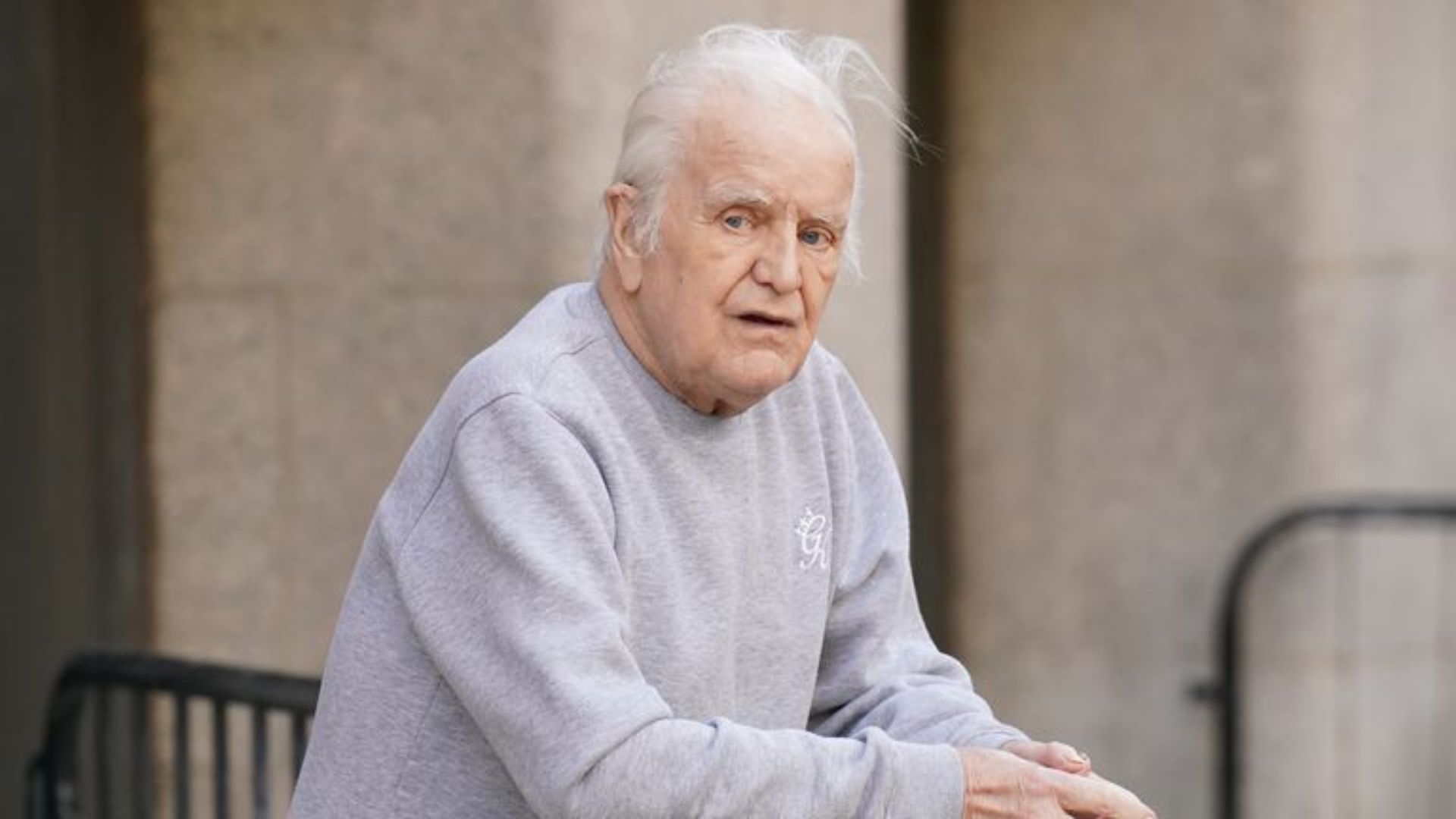 'Creía que la mejor manera de calmarla era apuñalarla': anciano que atacó a su esposa