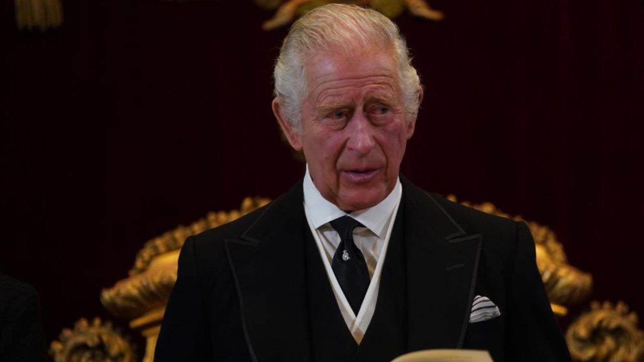 Carlos III dice que seguirá 'el ejemplo' de Isabel II al ser proclamado rey
