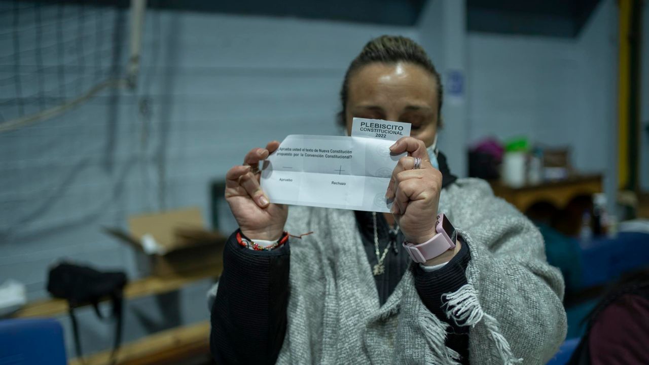 Chile rechaza con un aplastante 62.2 % la propuesta de nueva Constitución