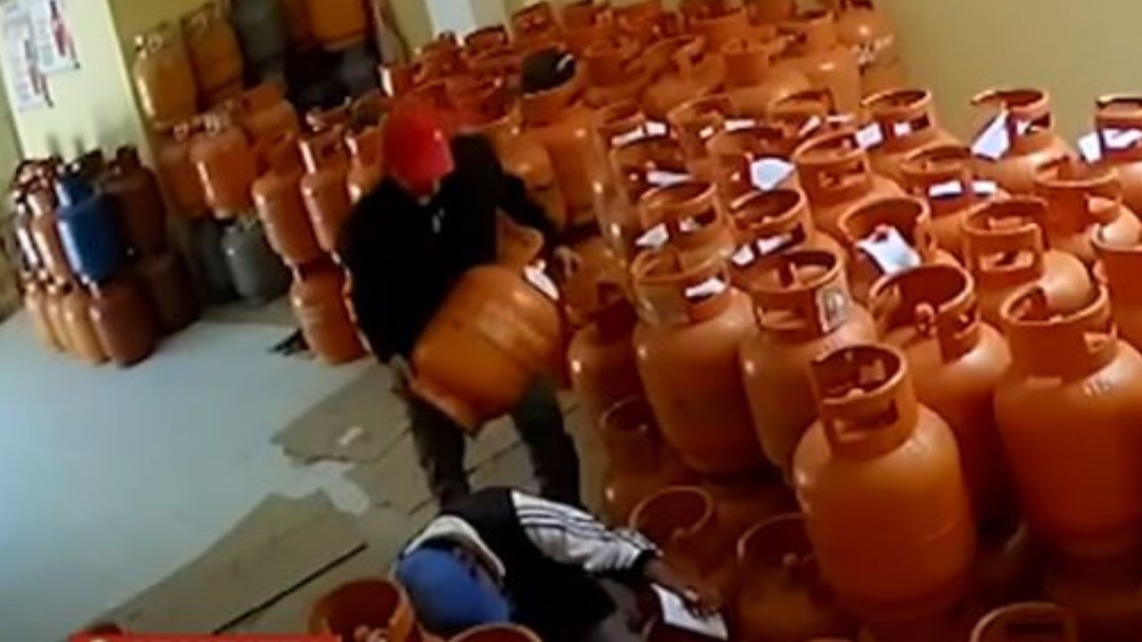 'No era yo, era Chucky': Hombre asesina a compañero de trabajo estrellándole un chimbo de gas en la cabeza