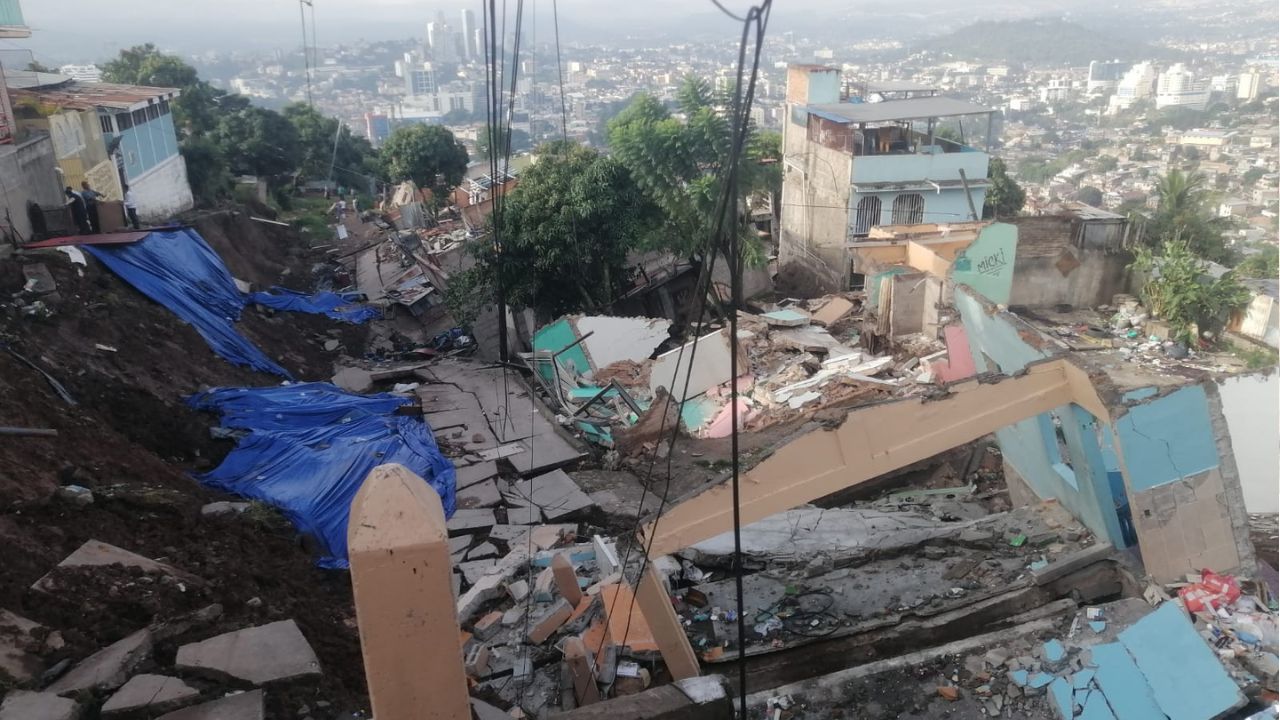 Impactantes imágenes: Desaparece sector #2 de la colonia Guillén de Tegucigalpa por falla geológica