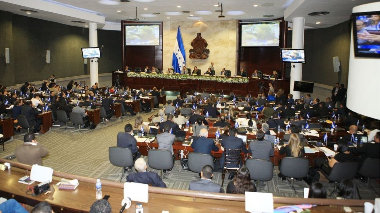 Mayoría de los hondureños califica de 'mediocre' desempeño de los diputados, según CNA
