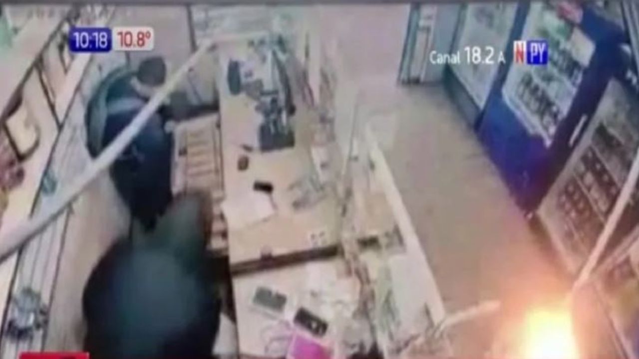 Video: dos delincuentes simulan ser clientes y roban millonaria suma de dinero en Paraguay