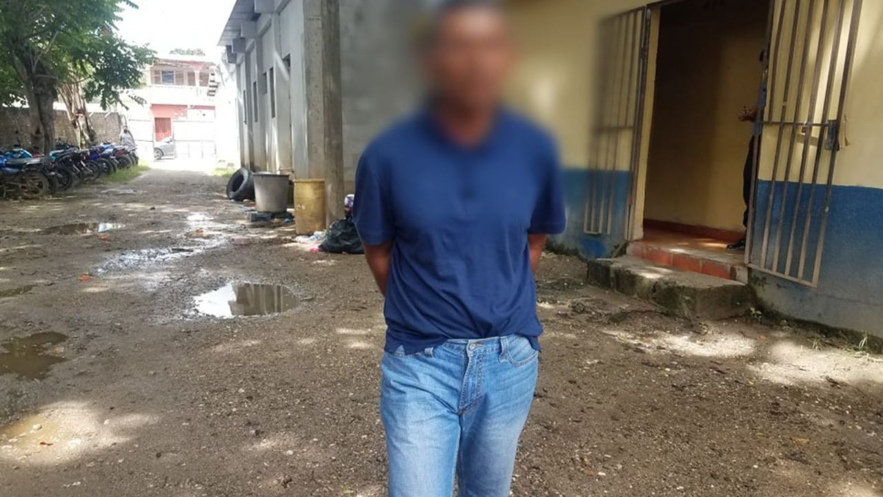 Detienen a conductor de canoa donde murió niño en río Guayambre: iban 11 personas y su capacidad era de 4