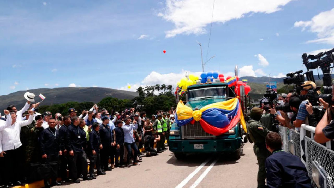 Colombia y Venezuela reabren su frontera común tras siete años de permanecer cerrada