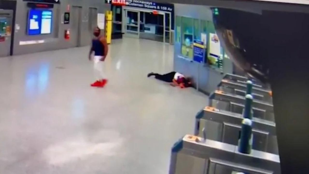 Captan a hombre golpeando salvajemente a mujer; a los 14 años mató a su abuela