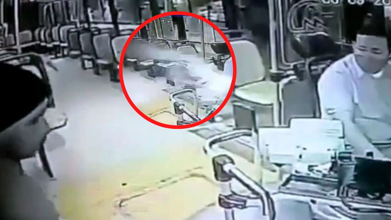 Video: Hombre roció gasolina y prendió fuego a bus con todo y pasajeros