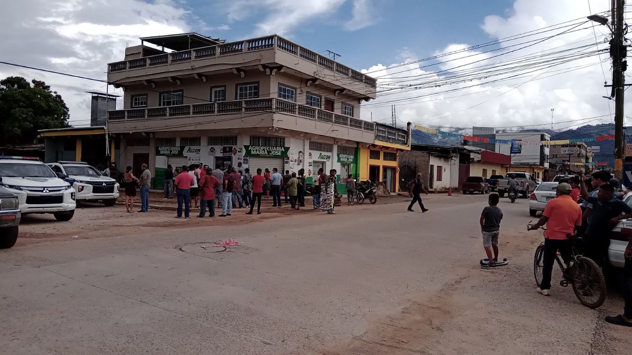Se refugió en negocio para huir de sicarios en Yoro; le infirieron 8 disparos