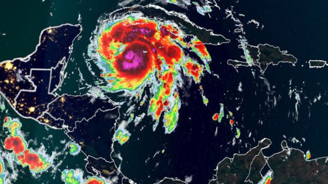 Ian se convierte en huracán y amenaza el oeste de Cuba