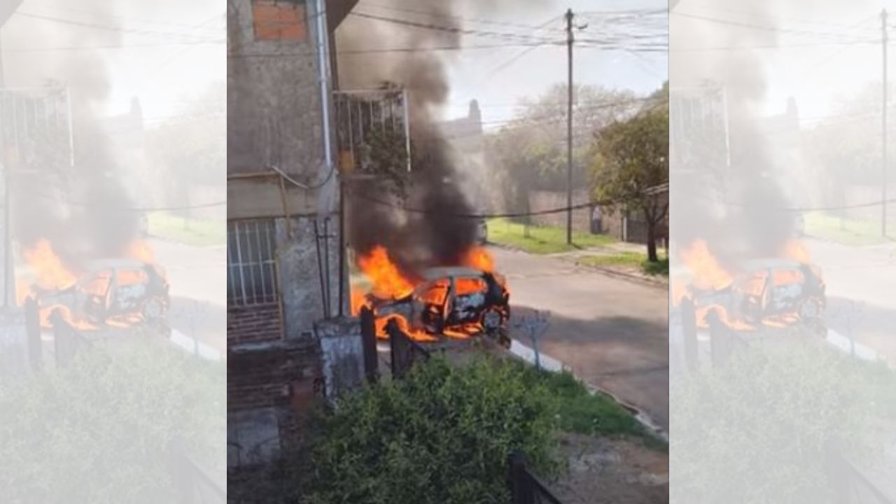 Mujer con su bebé en brazos incendió el carro de su expareja luego de que él se negó hablar con ella