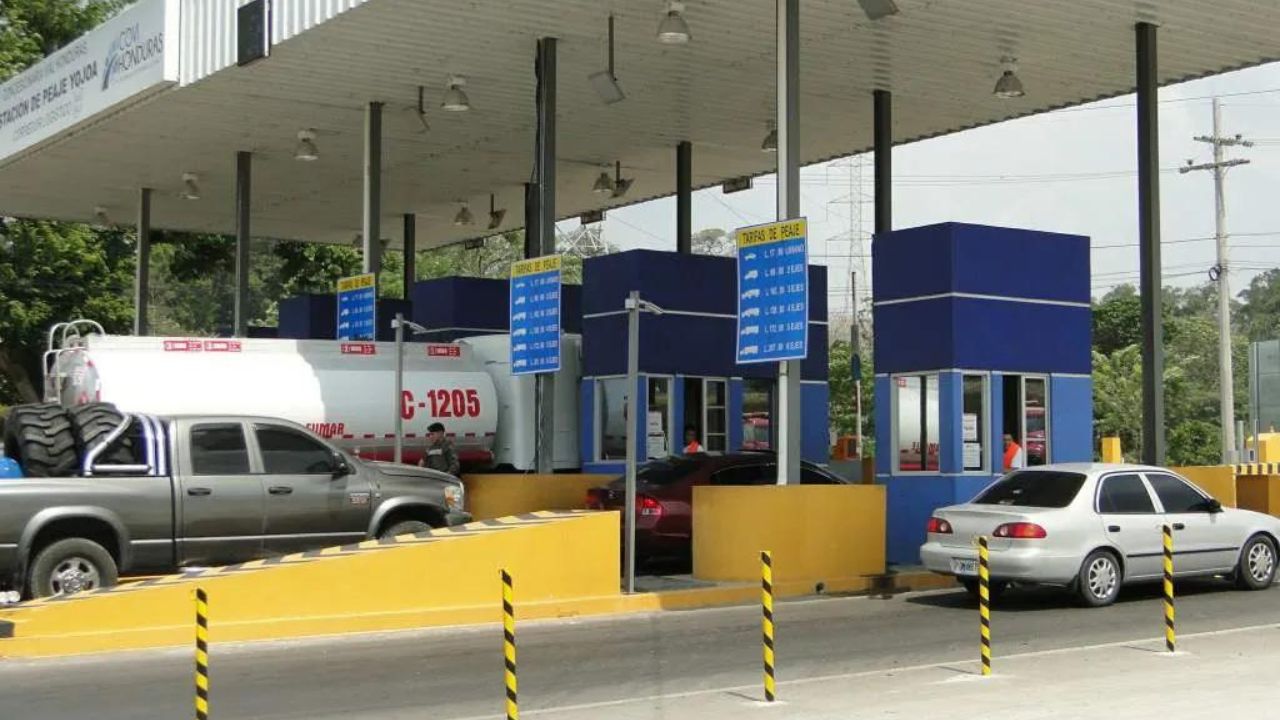 Sigue cobro de peaje en Santa Cruz de Yojoa este viernes, pese a orden presidencial