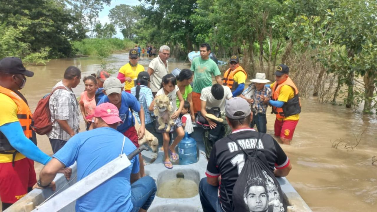 Evacúan a más de 80 familias de la aldea Las Vegas del río Motagua por crecidas del caudal