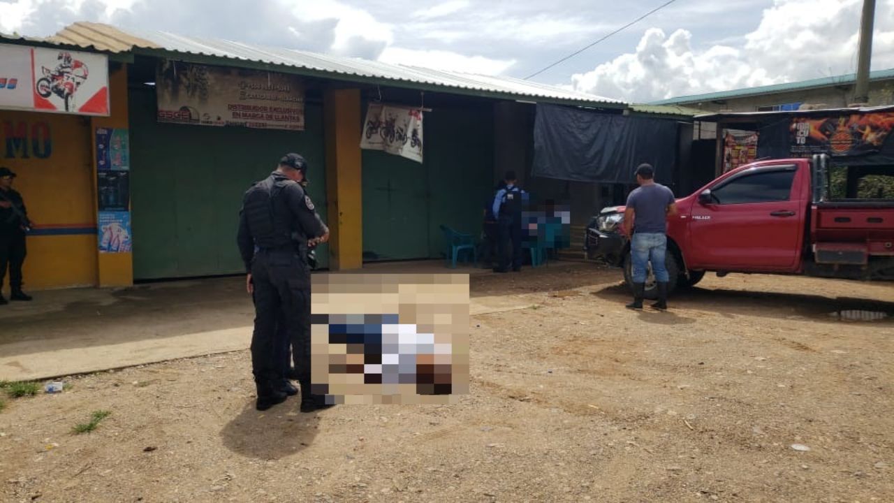 Olancho: Sicarios en moto matan a dos hombres dentro de negocio de comida