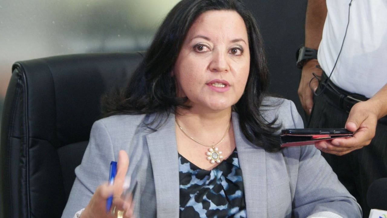 Solicitan alerta roja internacional para capturar a exministra de Salud, Yolany Batres; MP la acusa de 18 delitos