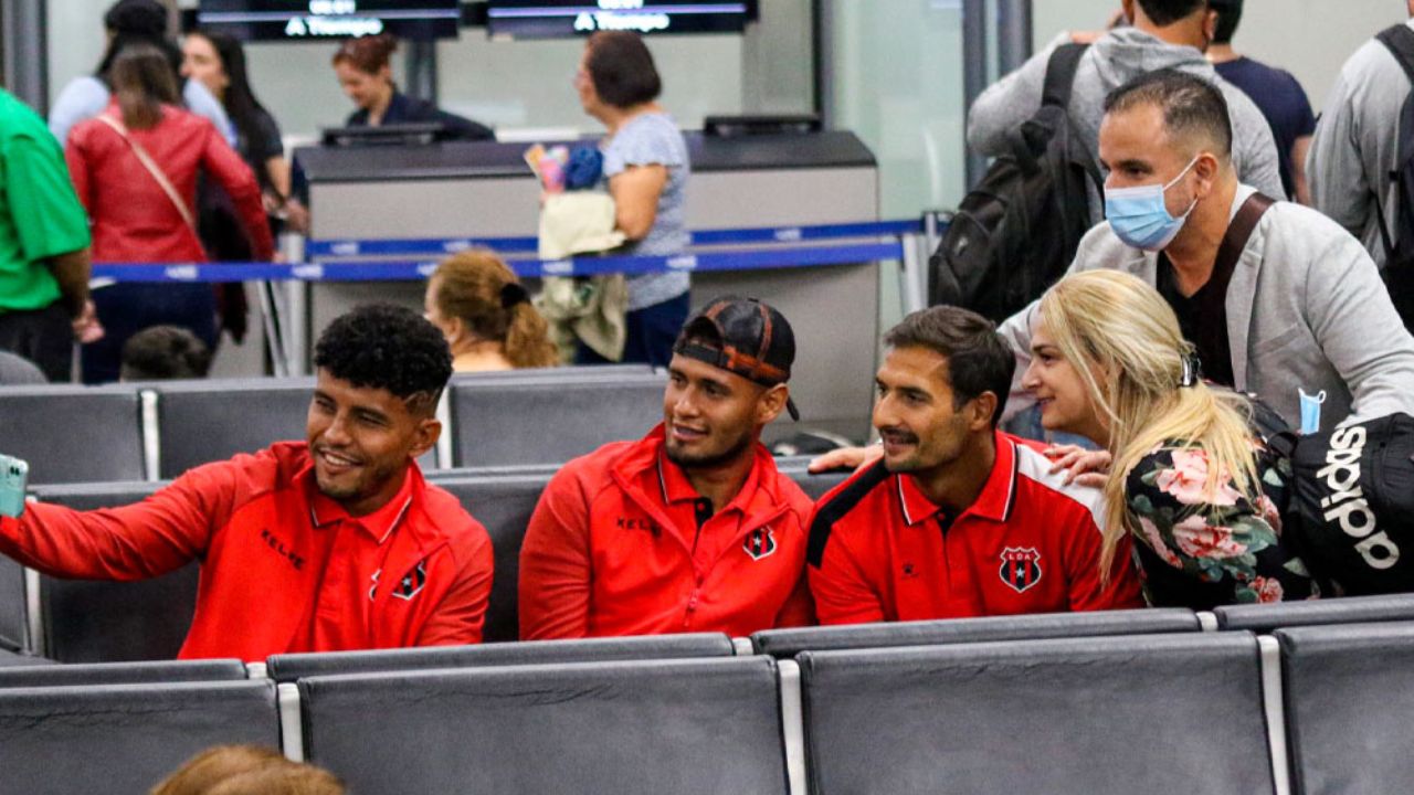 Alajuelense, con dos bajas, ya está en Honduras listo para semifinal de Concacaf ante Real España