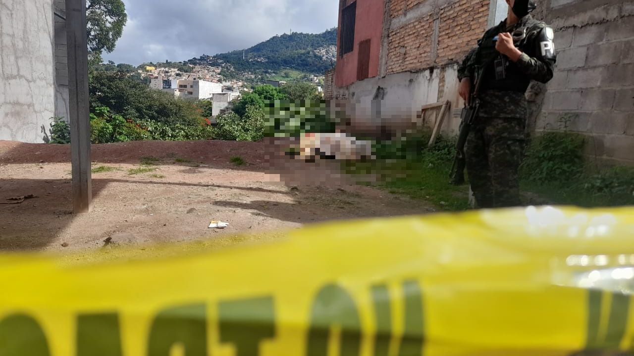 Hallan a hondureño con signos de tortura y ensabanado en barrio Los Jucos
