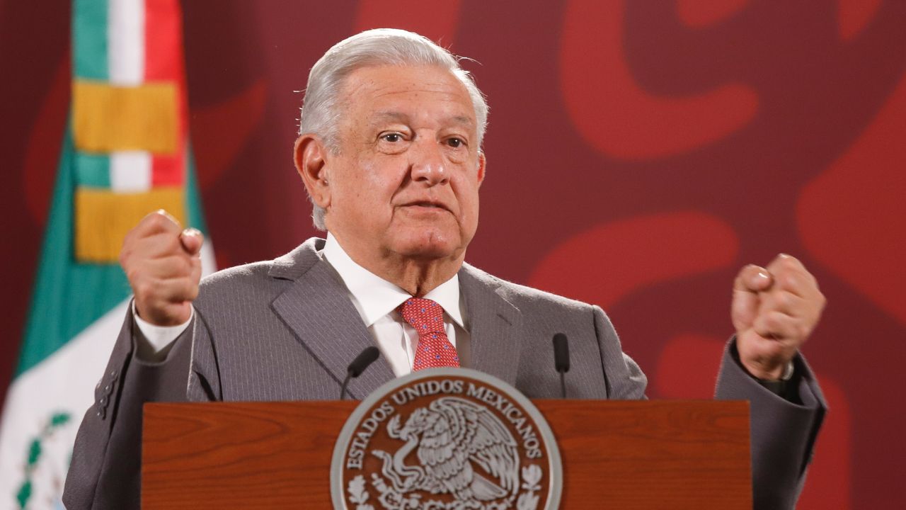 López Obrador niega espionaje del Ejército a periodistas y activistas