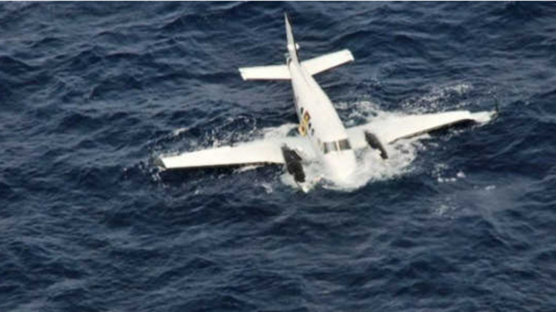 Reportan la desaparición de una avioneta que sobrevolaba Islas de la Bahía